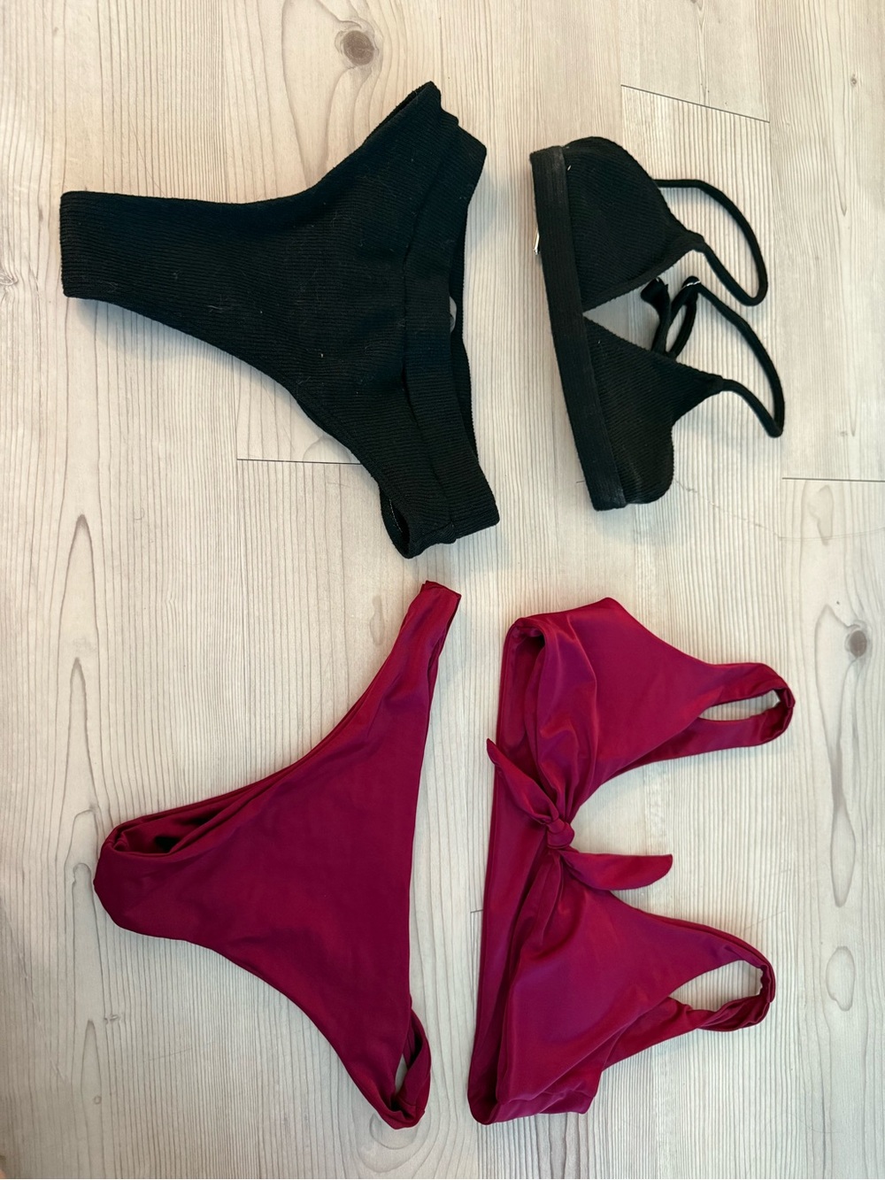Bag of bikinis & swimsuits - Picture 9 of 9